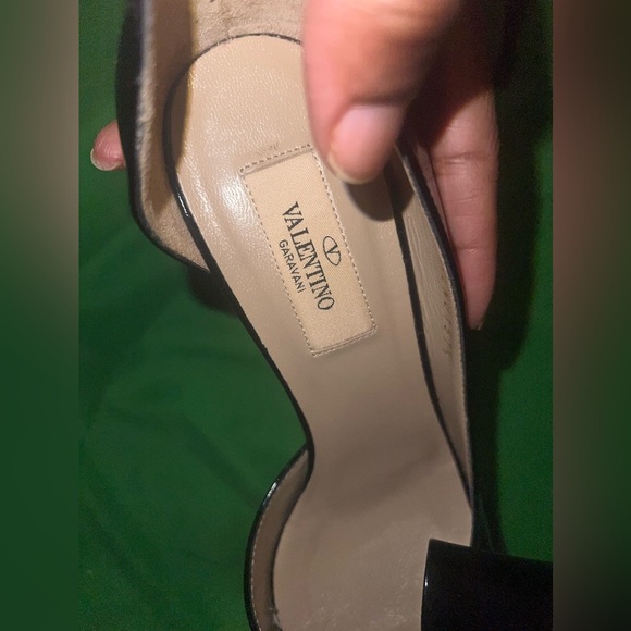 Elegant Black Patent Leather Valentino Heels with Bow size 37.5 - Picture 13 of 16